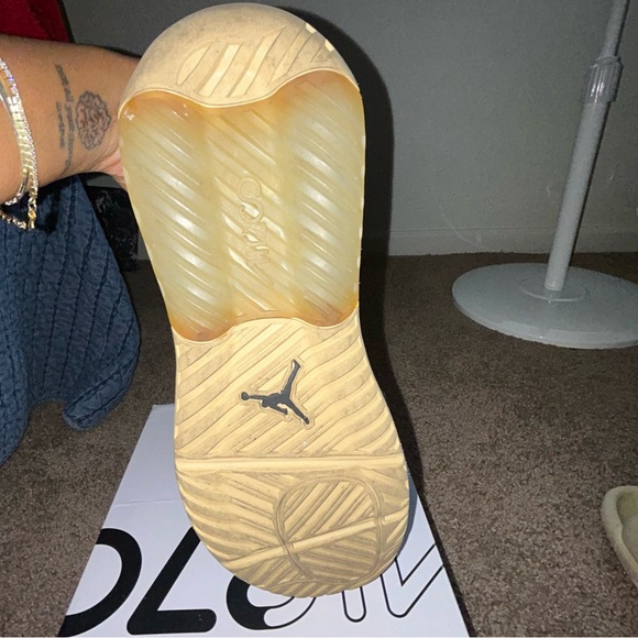 Nike Air 270 White and Cream Sneakers - Picture 6 of 6